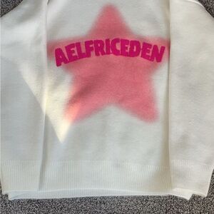 Aelfriceden White Sweater with Pink Star